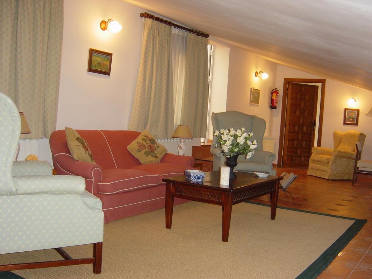Hostal Rural Cumbres De Castilla Mandayona Exteriér fotografie